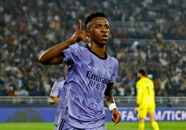 &copy; Reuters. El delantero brasileño del Real Madrid Vinícius Junior celebra un gol en la semifinal del Mundial de Clubes de la FIFA ante el Al Ahly en el estadio Prince Moulay Abdellah de Rabat, Marruecos. 8 febrero 2023. REUTERS/Andrew Boyers