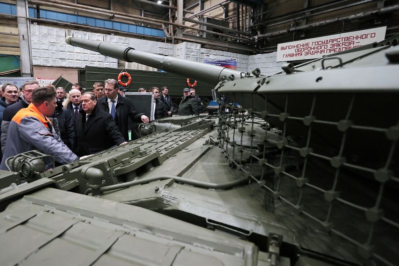 © Reuters. Deputy head of Russia's Security Council Dmitry Medvedev visits the Omsk transport machine factory, in Omsk, Russia February 9, 2023. Sputnik/Ekaterina Shtukina/Pool via REUTERS