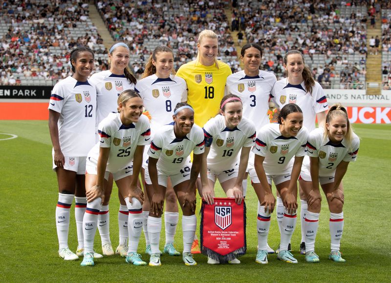 &copy; Reuters. Seleção feminina de futebol dos EUA posa para foto antes de amistoso contra a Nova Zelândia em Auckland
21/01/2023 Brett Phibbs-USA TODAY Sports