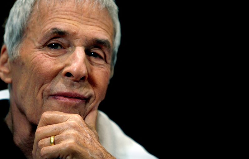 &copy; Reuters. FILE PHOTO: Composer Burt Bacharach pauses during a media event in Sydney June 28, 2007. Prolific song writer Bacharach is undertaking a tour of Australia with the Sydney Symphony orchestra. REUTERS/Tim Wimborne/File Photo