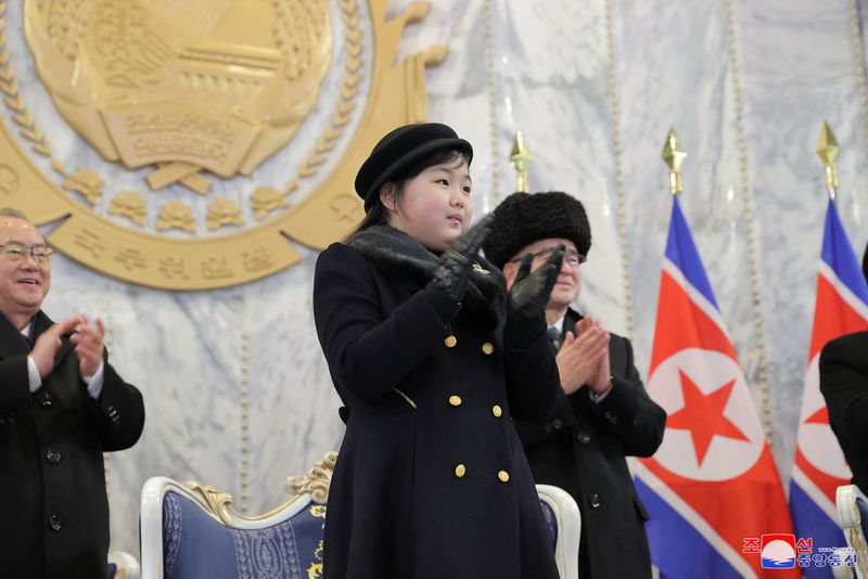&copy; Reuters. كيم جو اي ابنة زعيم كوريا الشمالية خلال استعراض عسكري في بيونجيانج يوم الاربعاء. صورة من وكالة الانباء المركزية لم تتحقق رويترز من مصدر مستق
