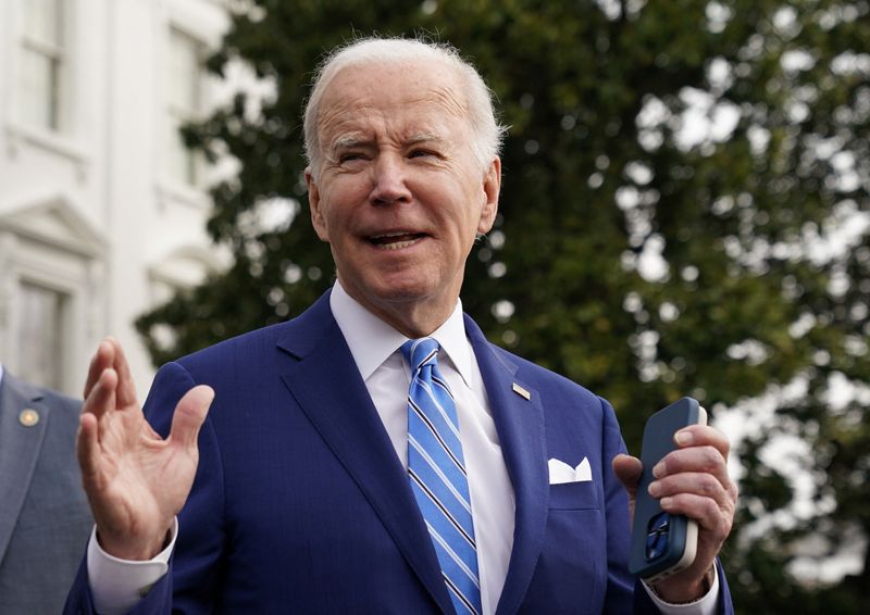 &copy; Reuters. U.S. President Joe Biden speaks to reporters as he departs the White House in Washington, U.S., February 9, 2023. REUTERS/Kevin Lamarque