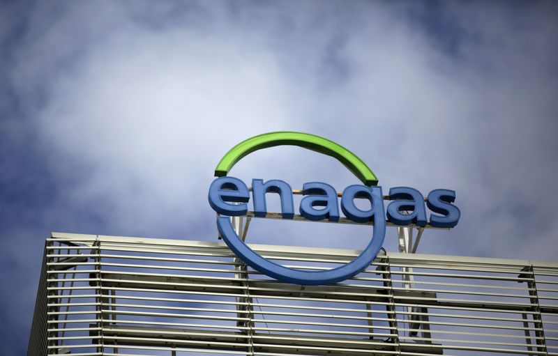 &copy; Reuters. FILE PHOTO-The logo of Enagas company is seen on top of their headquarters in Madrid, Spain, March 18, 2016. REUTERS/Andrea Comas