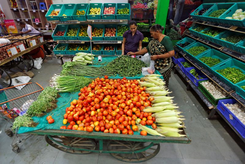 &copy; Reuters. A woman buys vegetables at a food superstore in Ahmedabad, India October 13, 2016. REUTERS/Amit Dave/Files