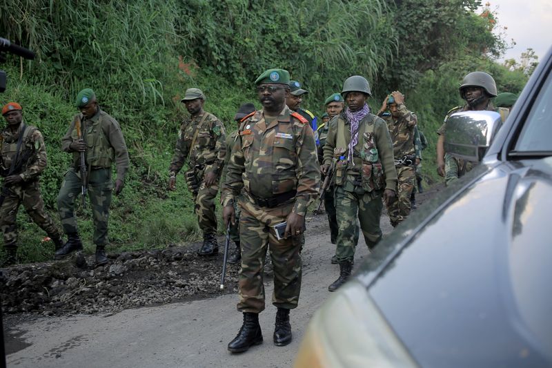&copy; Reuters. الفريق مارسيل ماشيتا مبانجو، قائد منطقة الدفاع الثالثة للقوات المسلحة لجمهورية الكونغو الديمقراطية، خلال زيارة لمنطقة قريبا من ساكي، خارج
