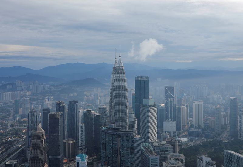 &copy; Reuters. 　２月１０日、マレーシア中央銀行が発表した２０２２年第４・四半期の国内総生産（ＧＤＰ）は前年比７％増加した。写真はマレーシアのクアラルンプールで３日撮影（２０２３年　ロイ