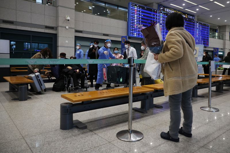 &copy; Reuters. Des passagers chinois arrivent à l'aéroport international d'Incheon, en Corée du Sud. /Photo prise le 12 janvier 2023/REUTERS/Kim Hong-Ji