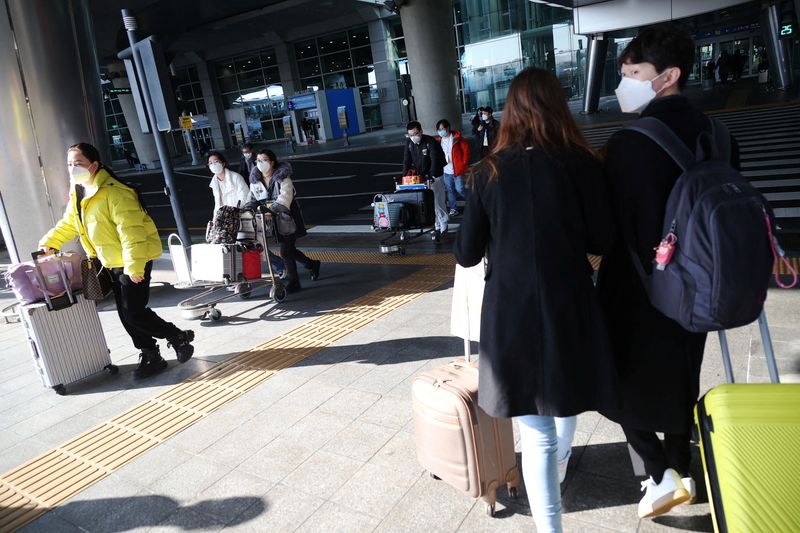 &copy; Reuters. 　２月１０日、中国外務省の毛寧報道官は定例会見で、韓国人へのビザ（査証）発給再開を積極的に検討していくと述べた。写真は仁川国際空港で１月４日撮影（２０２３年　ロイター/Kim H