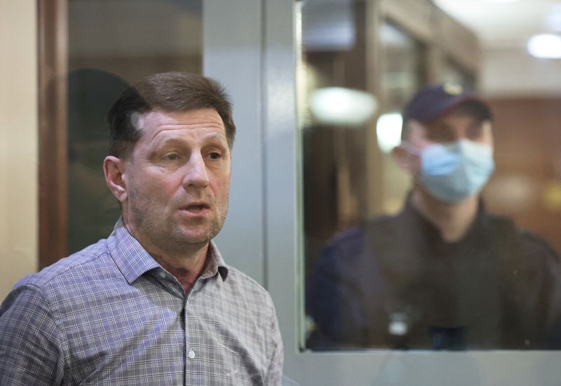 © Reuters. Sergei Furgal, the far eastern Khabarovsk region's former governor who was found guilty by a jury of involvement in two murders and one assassination attempt, attends a court hearing outside Moscow, Russia, February 10, 2023. REUTERS/Yulia Morozova