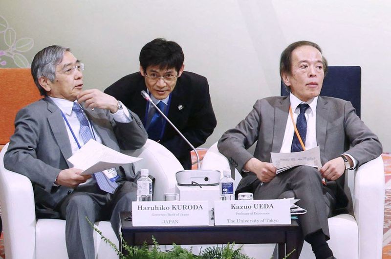 &copy; Reuters. Presidente do Banco do Japão, Haruhiko Kuroda, e Kazuo Ueda
20/05/2016
Kyodo via REUTERS