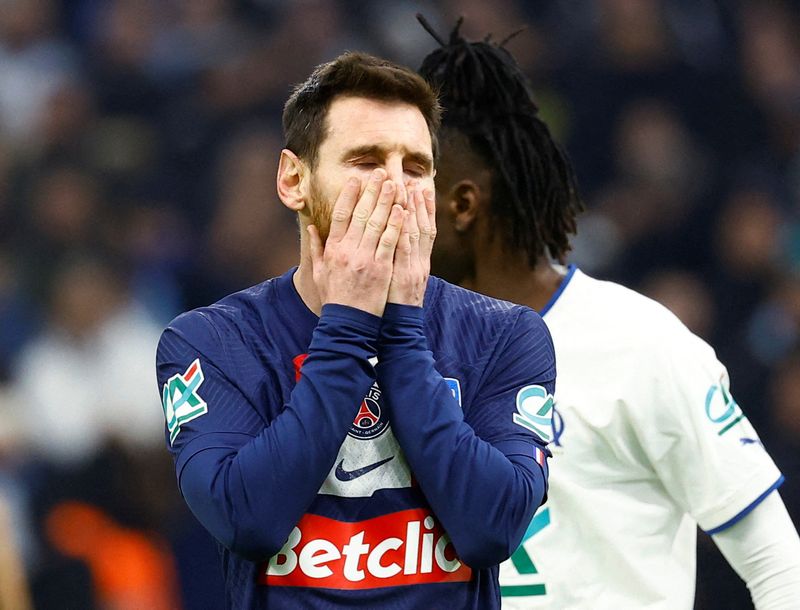 &copy; Reuters. Lionel Messi lamenta durante partida entre PSG e Olympique de Marselha pela Copa da França
08/02/2023 REUTERS/Eric Gaillard