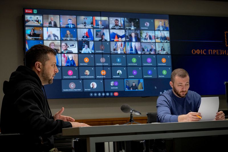 © Reuters. Ukraine's President Volodymyr Zelenskiy attends an online meeting with sport ministers of 35 countries to discuss a ban of Russian and Belarusian athletes from the 2024 Olympics, amid Russia's attack on Ukraine, in Kyiv, Ukraine February 10, 2023.  Ukrainian Presidential Press Service/Handout via REUTERS 