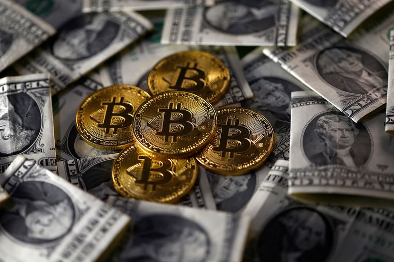 &copy; Reuters. Bitcoin (virtual currency) coins placed on Dollar banknotes are seen in this illustration picture, November 6, 2017. REUTERS/Dado Ruvic/Illustration
