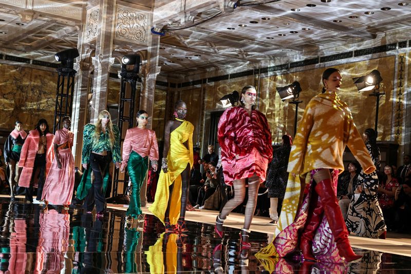 &copy; Reuters. Desfile de estilista Prabal Gurung na Semana de Moda de Paris
10/02/2023
REUTERS/Caitlin Ochs