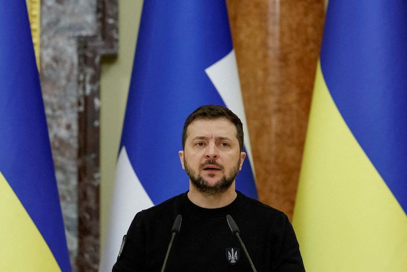 &copy; Reuters. FILE PHOTO: Ukrainian President Volodymyr Zelenskiy attends a joint news briefing with Finnish President Sauli Niinisto, amid Russia's attack on Ukraine, in Kyiv, Ukraine January 24, 2023. REUTERS/Valentyn Ogirenko