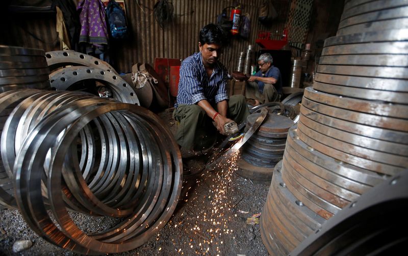 &copy; Reuters. 　インド統計・計画実施省が１０日発表した１２月の鉱工業生産指数は前年同月比４．３％上昇した。ムンバイの工業地帯で２０１８年３月撮影（２０２３年　ロイター／Francis Mascarenhas）