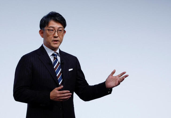 &copy; Reuters. 　２月１３日、トヨタ自動車の佐藤恒治次期社長は、４月からの新体制で注力するテーマと役員人事に関する会見を開いた（２０２３年　ロイター／Issei Kato）