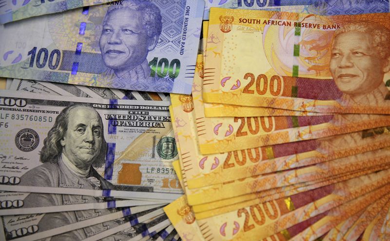 &copy; Reuters. 　南アフリカ通貨ランドが１３日、対ドルで下落し２０２２年１１月以来となる１８ランド台に乗せた。格付け会社ムーディーズは長引く電力不足によるリスクを指摘した。（２０２３年　