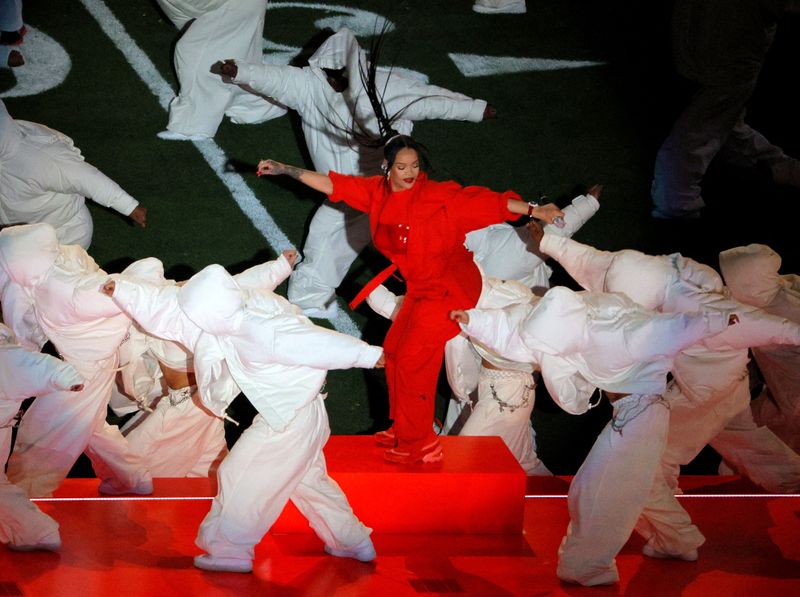 &copy; Reuters. Rihanna se apresenta durante intervalo do Super Bowl
12/02/2023 REUTERS/Caitlin O'hara