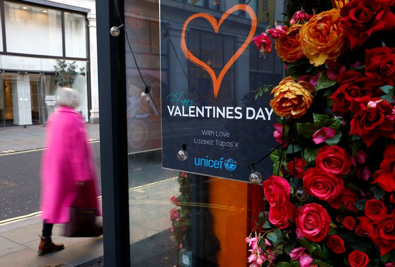 © Reuters. A woman walks past a Valentines Day sign in a restaurant in London, Britain, February 13, 2023.  REUTERS/Peter Nicholls