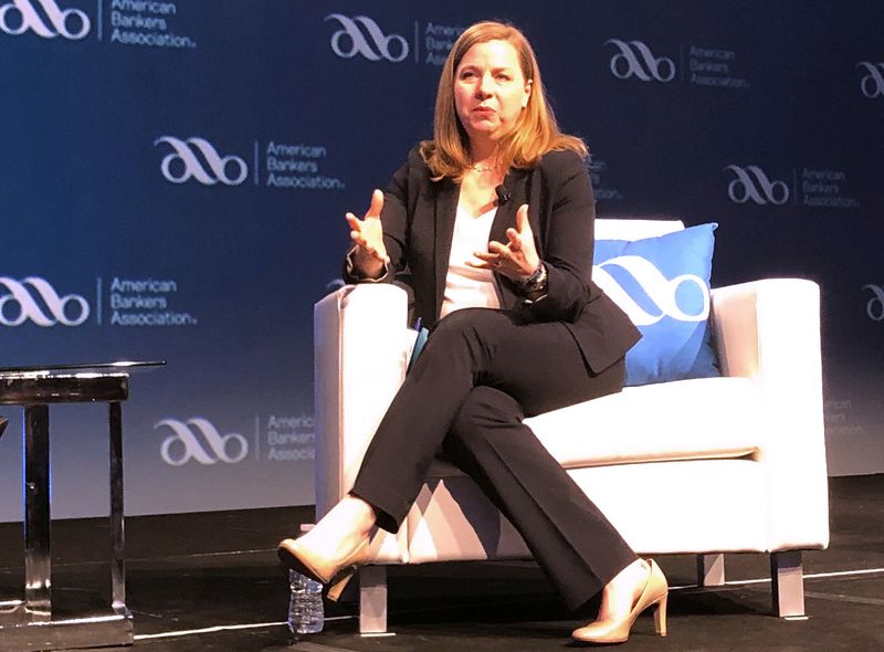 &copy; Reuters. FOTO DE ARCHIVO: La gobernadora de la Reserva Federal Michelle Bowman da sus primeros comentarios públicos como integrante de la Fed en una conferencia de la Asociación de Banqueros Estadounidenses en San Diego, California, EEUU, el 11 de febrero de 201