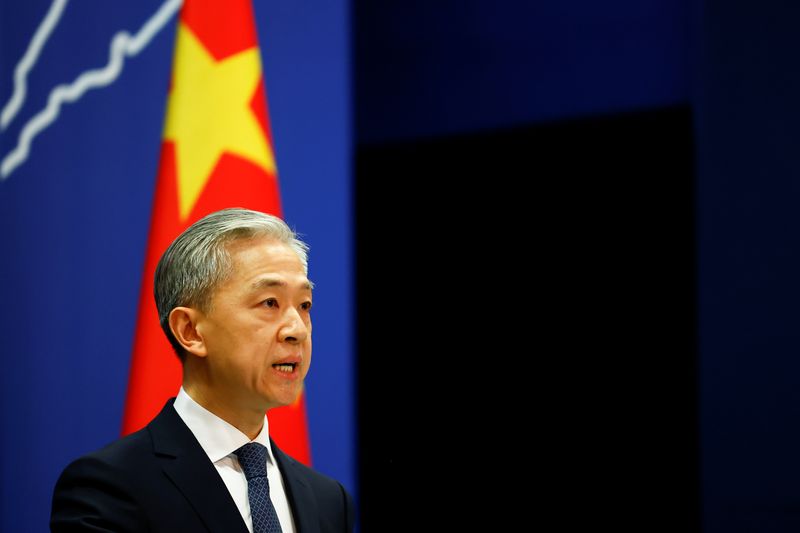 &copy; Reuters. O porta-voz do Ministério das Relações Exteriores da China, Wang Wenbin, fala durante coletiva de imprensa em Pequim, China.
03/03/2022. 
REUTERS/Carlos Garcia Rawlins