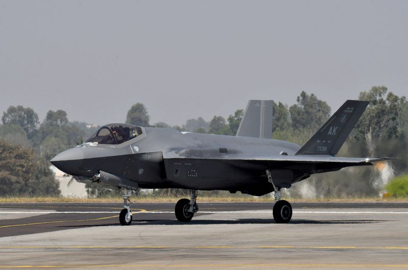 © Reuters. Caças F-35 da Força Aérea dos EUA durante o show aéreo Aero India 2023 na base aérea de Yelahanka em Bengaluru, Índia
13/02/2023
REUTERS/Samuel Rajkumar