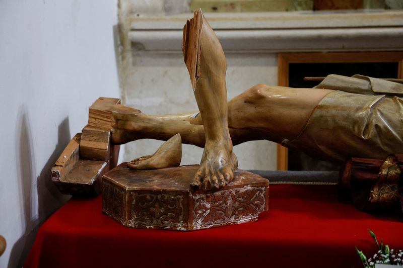 &copy; Reuters. Estátua de Jesus que foi, segundo autoridades da igreja, vandalizada por radical judeu na Igreja da Flagelação, em Jerusalém
04/02/2023
REUTERS/Ammar Awad