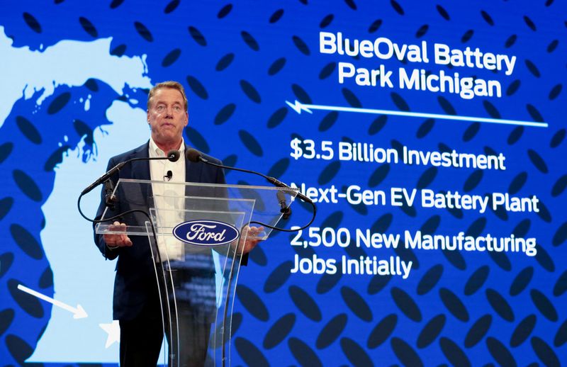 © Reuters. Ford Motor Company Chief Executive Bill Ford announces Ford will partner with Chinese-based, Amperex Technology, to build an all-electric vehicle battery plant in Marshall, Michigan, during a press conference in Romulus, Michigan U.S., February 13, 2023.   REUTERS/Rebecca Cook