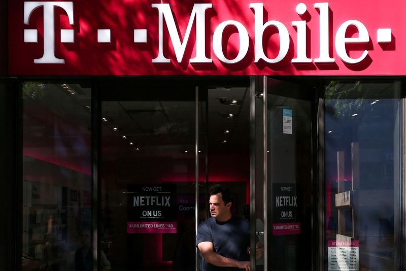 T-Mobile down for thousands of users in U.S. - Downdetector
