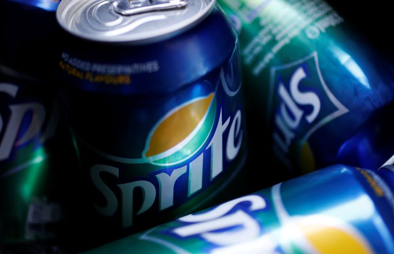 © Reuters. FILE PHOTO: Sprite cans are pictured in London, Britain May 18, 2017. REUTERS/Stefan Wermuth