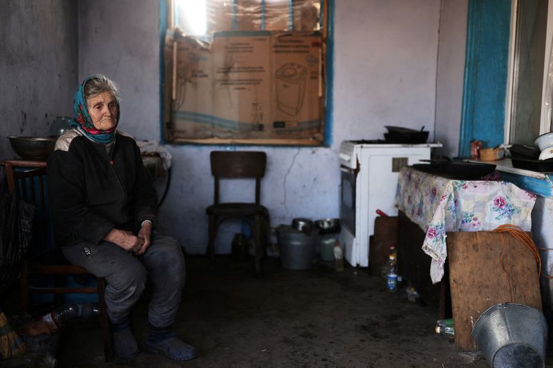 Elderly brothers eke out life among ruins of Ukraine war