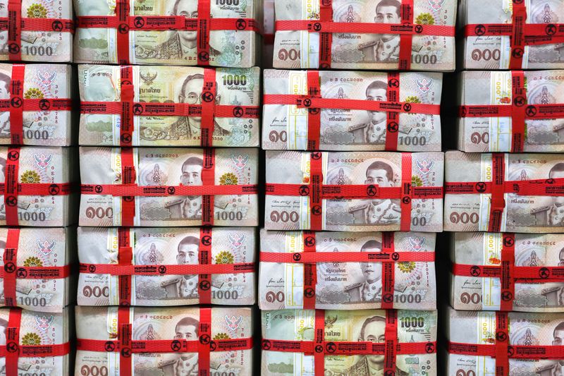 &copy; Reuters. Thai baht notes are seen at a Kasikornbank in Bangkok, Thailand, January 26, 2023. REUTERS/Athit Perawongmetha