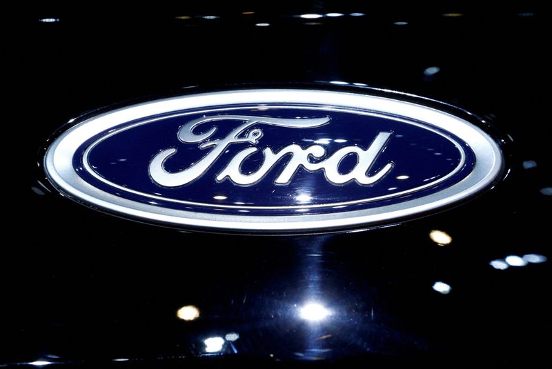 &copy; Reuters. Photo d'archives du logo de Ford, photographiée au 86e Salon international de l'automobile de Genève. /Photo prise le 1 mars 2016 à Genève, Suisse/REUTERS/Denis Balibouse