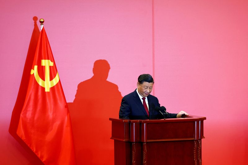 &copy; Reuters. الرئيس الصيني شي شين بينغ في قاعة الشعب الكبرى في بكين يوم 23 أكتوبر تشرين الأول 2022. تصوير: تينجشو وانغ - رويترز