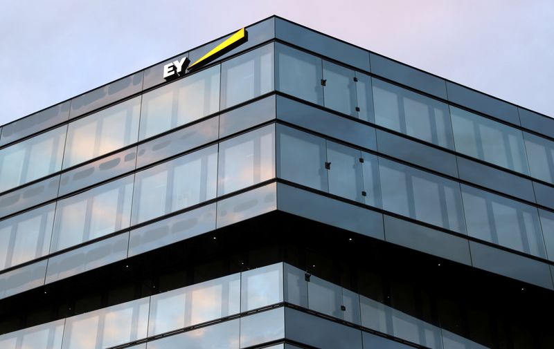 &copy; Reuters. FILE PHOTO: The logo of Ernst & Young is seen in Zurich, Switzerland November 13, 2020. REUTERS/Arnd Wiegmann