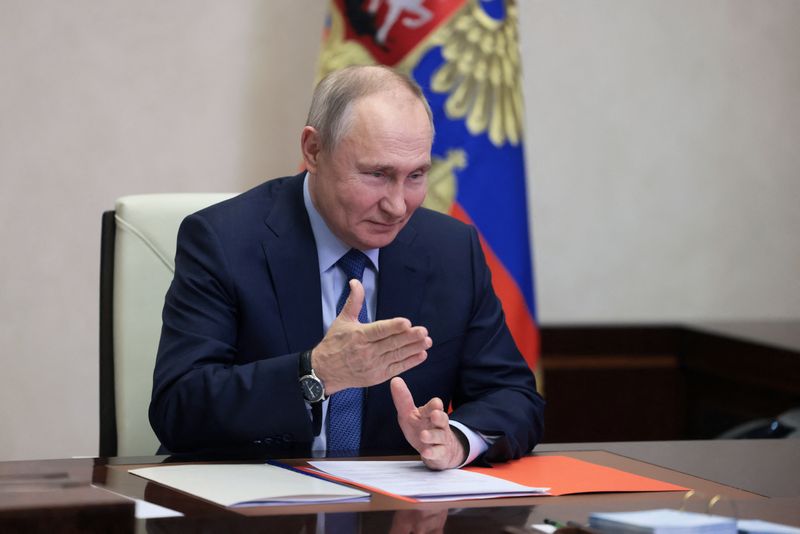 &copy; Reuters. FILE PHOTO: Russian President Vladimir Putin chairs a meeting with members of the Security Council via video link at the Novo-Ogaryovo state residence outside Moscow, Russia February 13, 2023. Sputnik/Mikhail Metzel/Pool via REUTERS