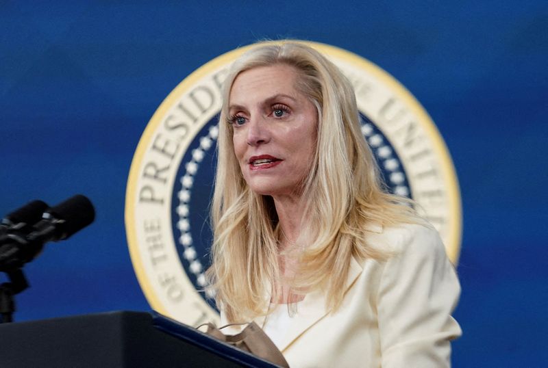 © Reuters. FILE PHOTO: Lael Brainard, a member of the Federal Reserve's Board of Governors, speaks after she was nominated by U.S. President Joe Biden to serve as vice chair of the Fed, in the Eisenhower Executive Office Building’s South Court Auditorium at the White House in Washington, U.S., November 22, 2021. REUTERS/Kevin Lamarque/File Photo