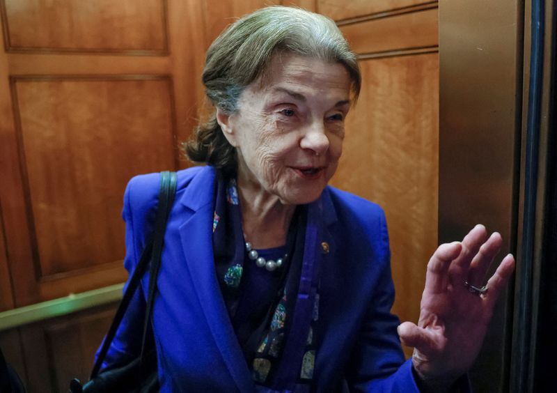 © Reuters. U.S. Senator Diane Feinstein (D-CA), who announced she will not be seeking re-election, leaves the Senate floor after a vote on Capitol Hill in Washington, U.S., February 14, 2023. REUTERS/Evelyn Hockstein    