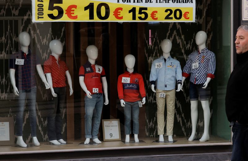 &copy; Reuters. FILE PHOTO: Mannequins are displayed with the price in Euros on a showcase of a clothes store, in Ronda, Spain, January 13, 2023. REUTERS/Jon Nazca