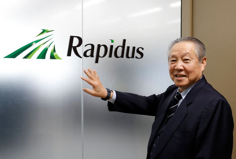&copy; Reuters. 北海道の鈴木直道知事が１６日、日本の官民が連携して立ち上げた半導体新会社のラピダス（東京都千代田区）を訪問し、工場誘致を提案することがわかった。写真はラピダスの東哲郎会長