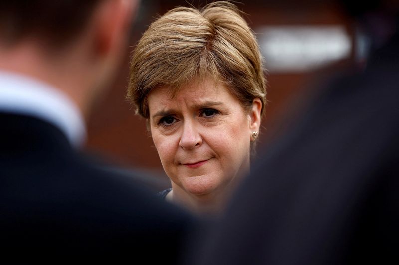 &copy; Reuters. Primeira-ministra da Escócia, Nicola Sturgeon, visita centro médico em Glasgow
22/07/2022 Jeff J Mitchell/Pool via REUTERS