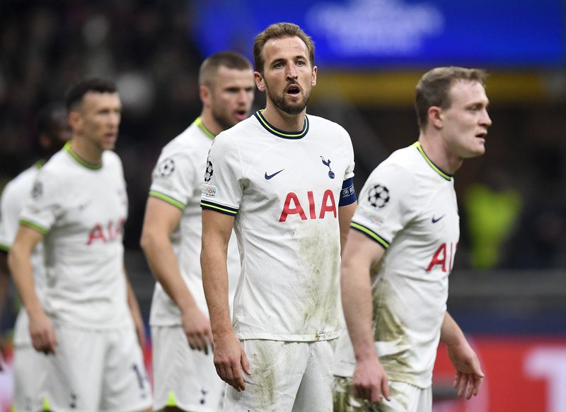 &copy; Reuters. Jogadores do Tottenham durante partida contra o Milan pela Liga dos Campeões em Milão
14/02/2023 REUTERS/Daniele Mascolo