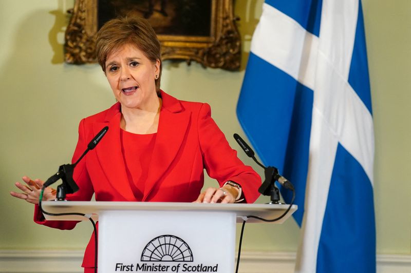 © Reuters. First Minister of Scotland Nicola Sturgeon speaks at a news conference at Bute House where she announced she will stand down as first minister, in Edinburgh, Scotland, Britain February 15, 2023. Jane Barlow/Pool via REUTERS