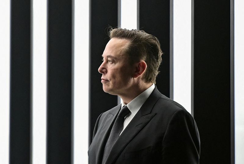 © Reuters. FILE PHOTO: Elon Musk attends the opening ceremony of the new Tesla Gigafactory for electric cars in Gruenheide, Germany, March 22, 2022. Patrick Pleul/Pool via REUTERS