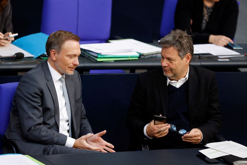 &copy; Reuters. FILE PHOTO: German Economy and Climate Minister Robert Habeck and Finance Minister Christian Lindner speak in the plenary hall of the Bundestag in Berlin, Germany December 14, 2022. REUTERS/Michele Tantussi