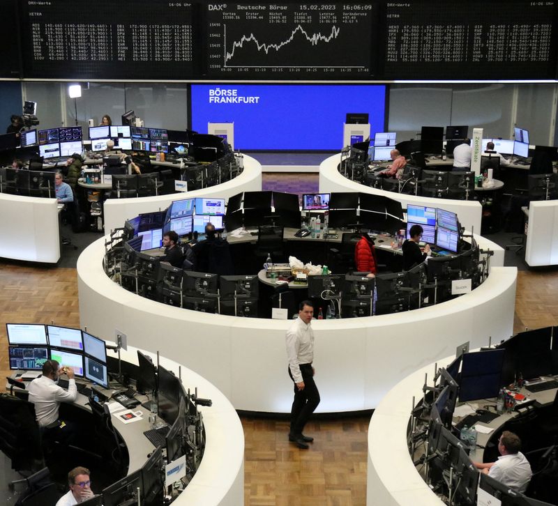 &copy; Reuters. Photo des traders à la bourse de Francfort. /Photo prise le 15 février 2023 à Francfort, Allemagne/REUTERS/Staff