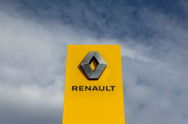 &copy; Reuters. Photo d'archives du logo de Renault. /Photo prise le 24 mars 2022 à Saint-Pétersbourg, Russie/REUTERS/REUTERS PHOTOGRAPHER