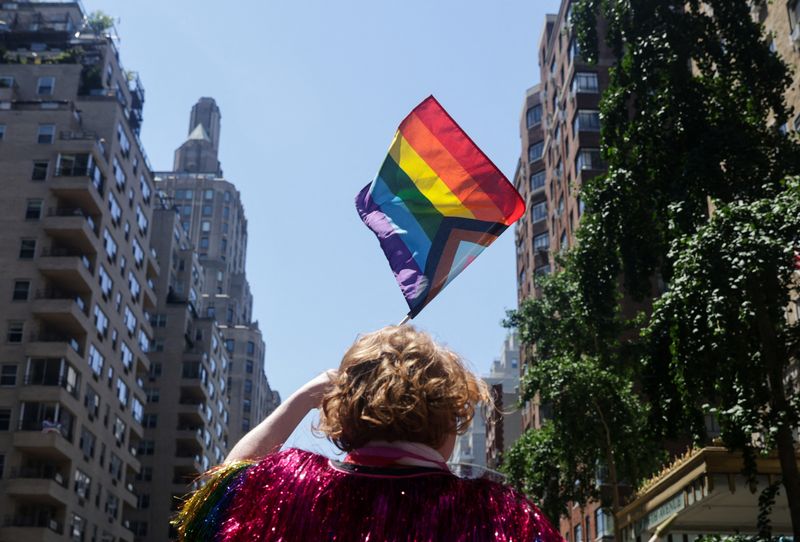 &copy; Reuters. FILE PHOTO: A person holds a rainbow flag during the 2022 NYC Pride parade in Manhattan, New York City, New York , U.S., June 26, 2022. REUTERS/Jeenah Moon