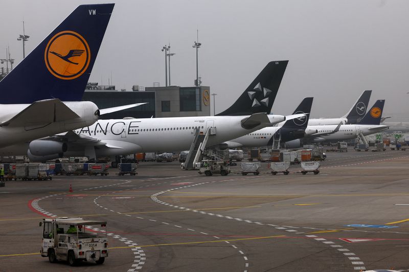&copy; Reuters. Lufthansa planes wait after an IT fault at Germany's Lufthansa causes massive flight delays and disruptions in Frankfurt, Germany, February 15, 2023.     REUTERS/Kai Pfaffenbach